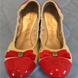 Tahari Women's adorable Size 6.5 Spectator Ballet Flats Cream/Orange